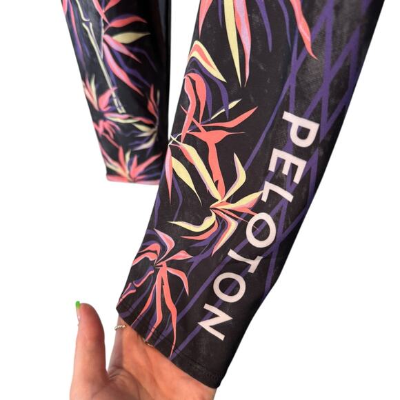 Onzie x Peloton Black Palm Print Leggings Large Cycling Gym Train Work‎ Out - Picture 3 of 7